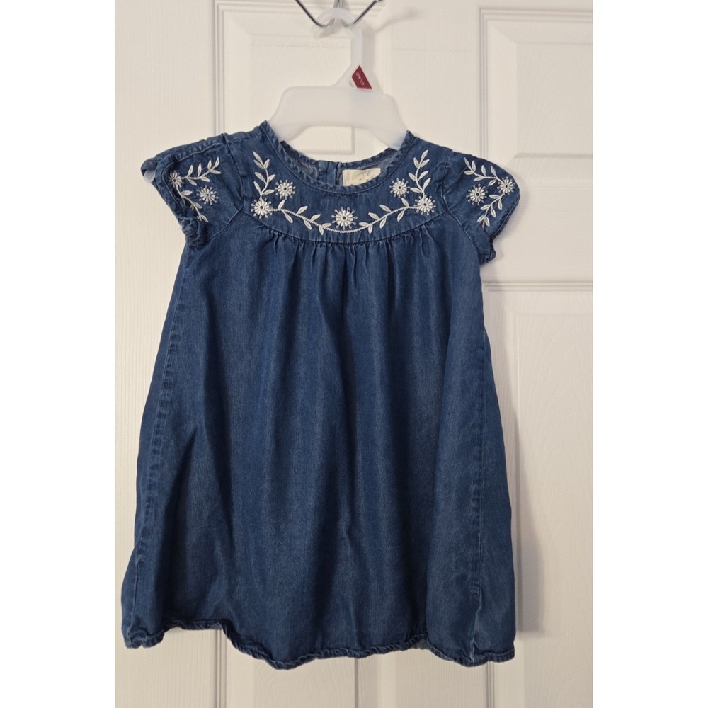 Peek Girls Short Sleeves Dress Size 4/5 Denim with Embroidery Designs.